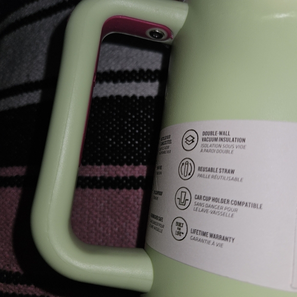 Stanley Quencher with FREE Green Rose Bracelet (40oz) H2.0 The Flowtrate Tumbler - Picture 11 of 14